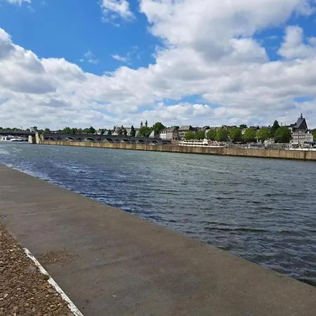 Nyaraló In Well Near Maasduinen Park *