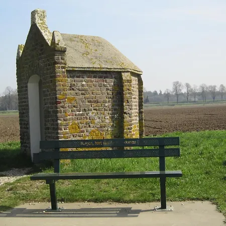 In Well Near Maasduinen Park Nyaraló
